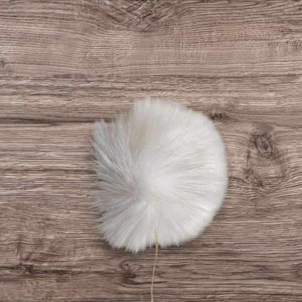 Tupsu keinoturkista py&ouml;re&auml; koko S