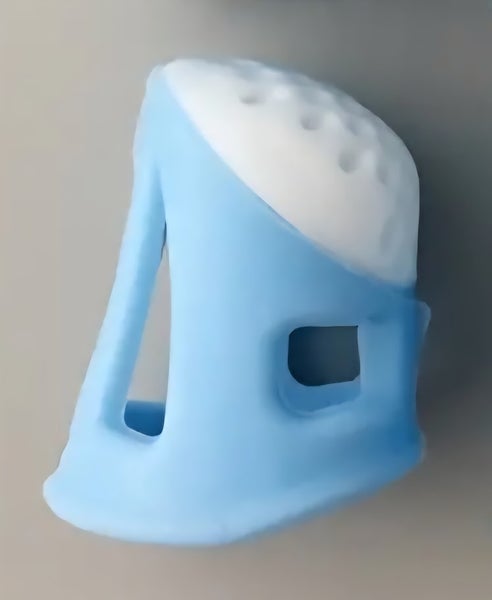 Sormisuoja neulontaan tai ompeluun